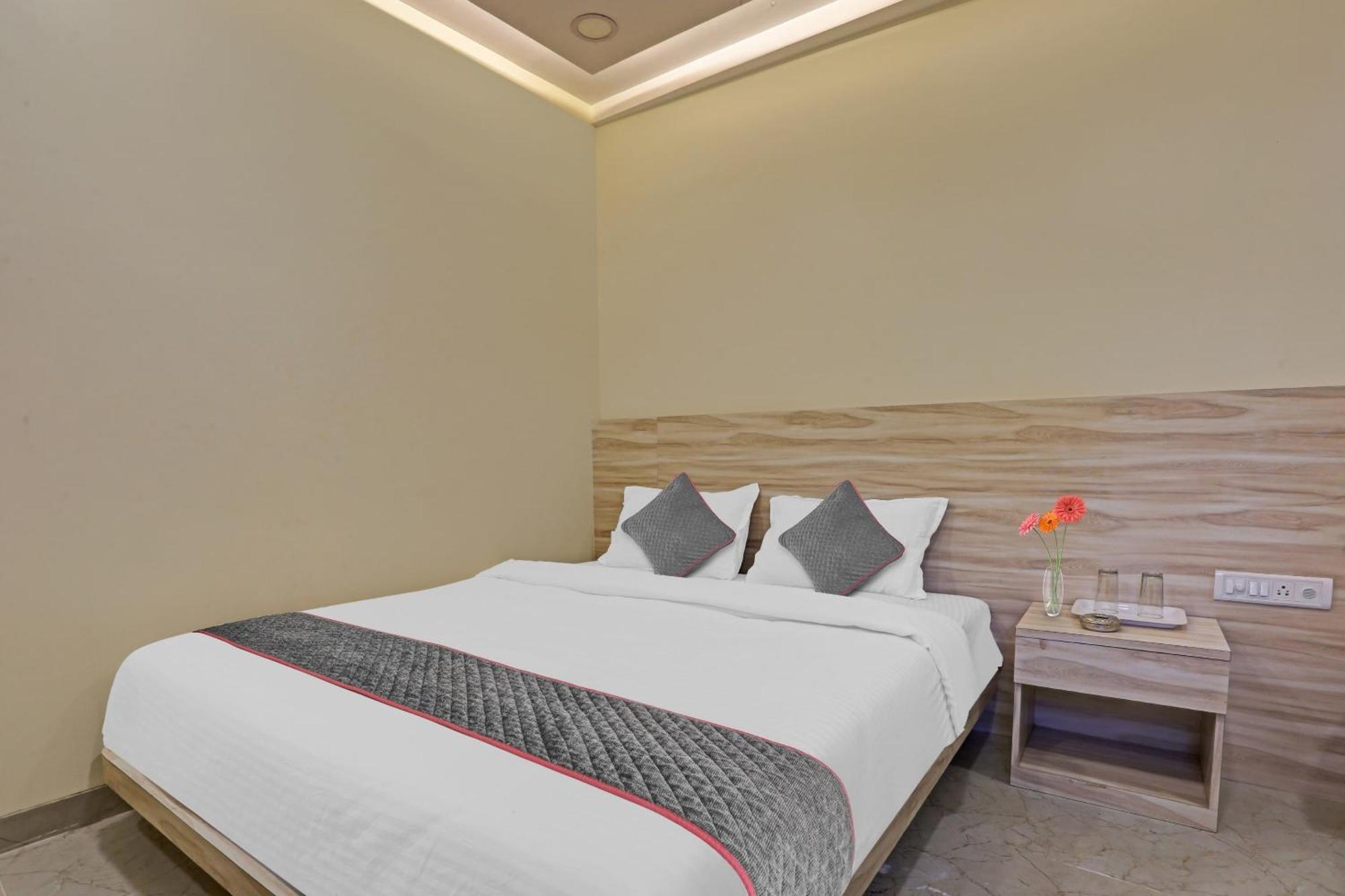 Super Hotel O Kiwi International Мумбаи Экстерьер фото